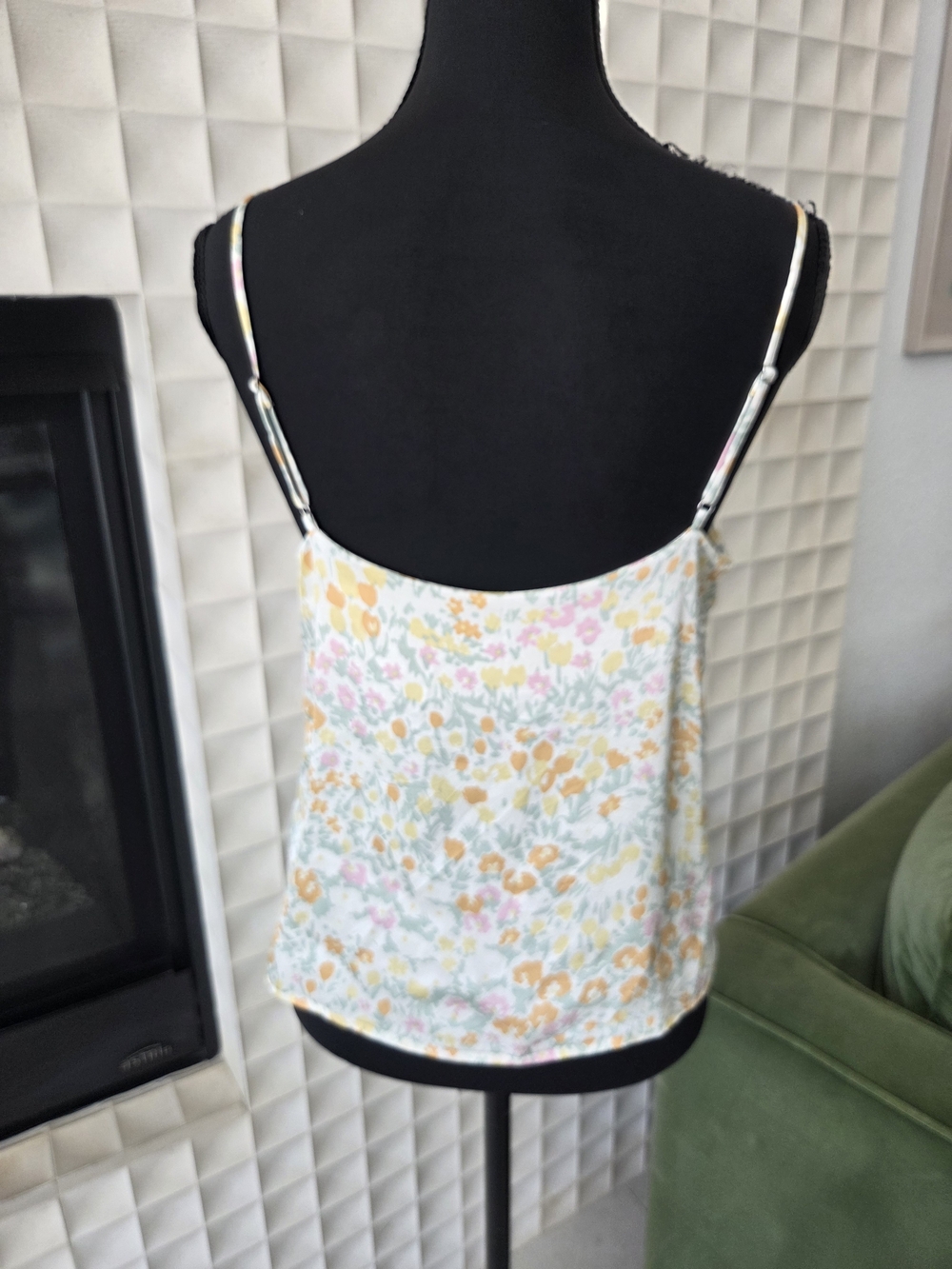 Rails Paolo Summer Meadow Floral Print V-Neck Satin Camisole Top, Size Small - Picture 3 of 8